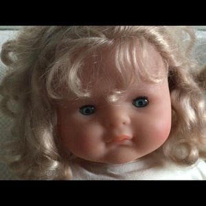 Corelle Doll/21” Early Vintage 1981-84